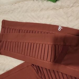 NEW Alo Yoga Moto Legging SIZE S